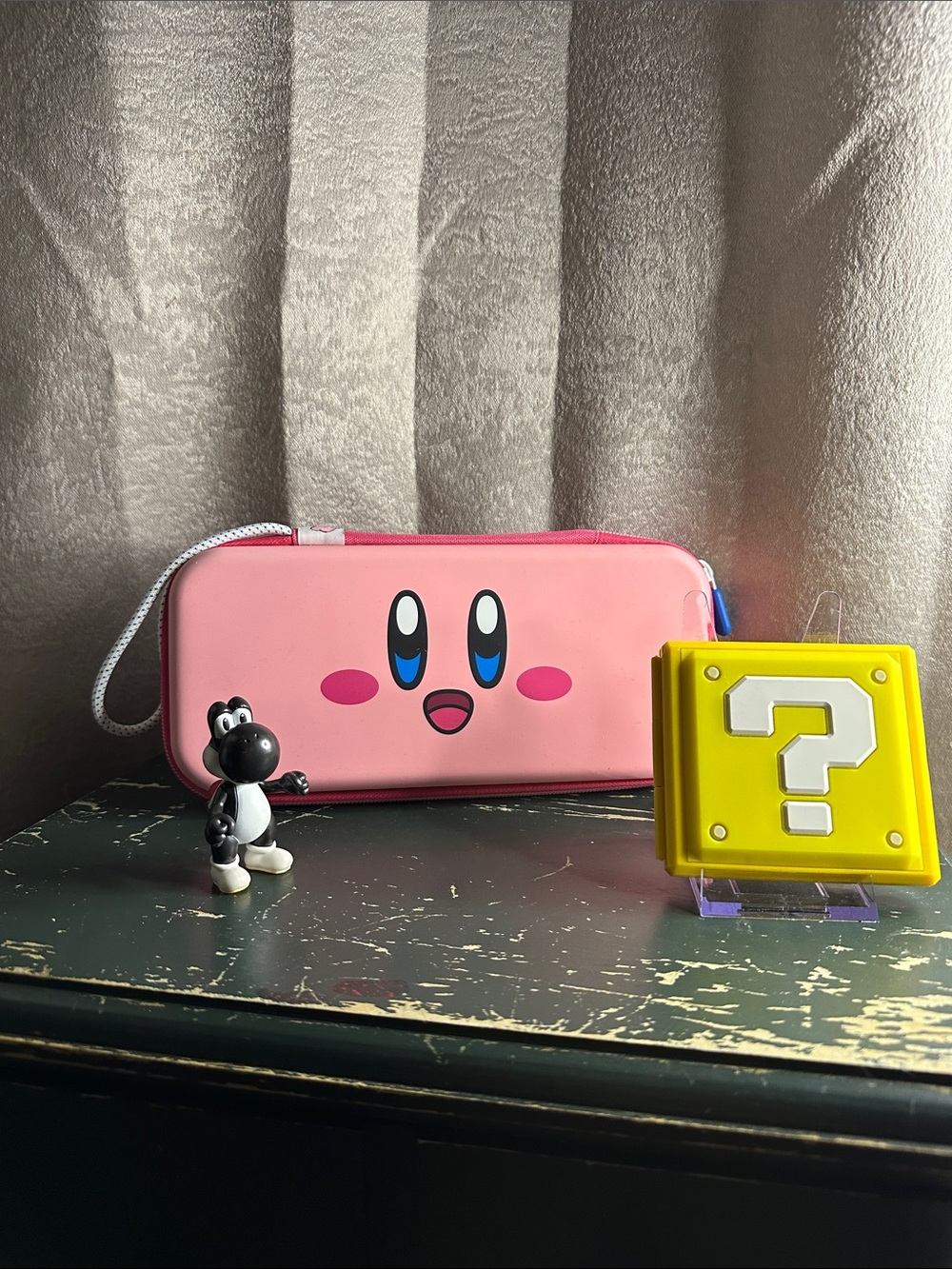 Kirby switch zipper pouch + game cartridge holder case and Yoshi figurine
